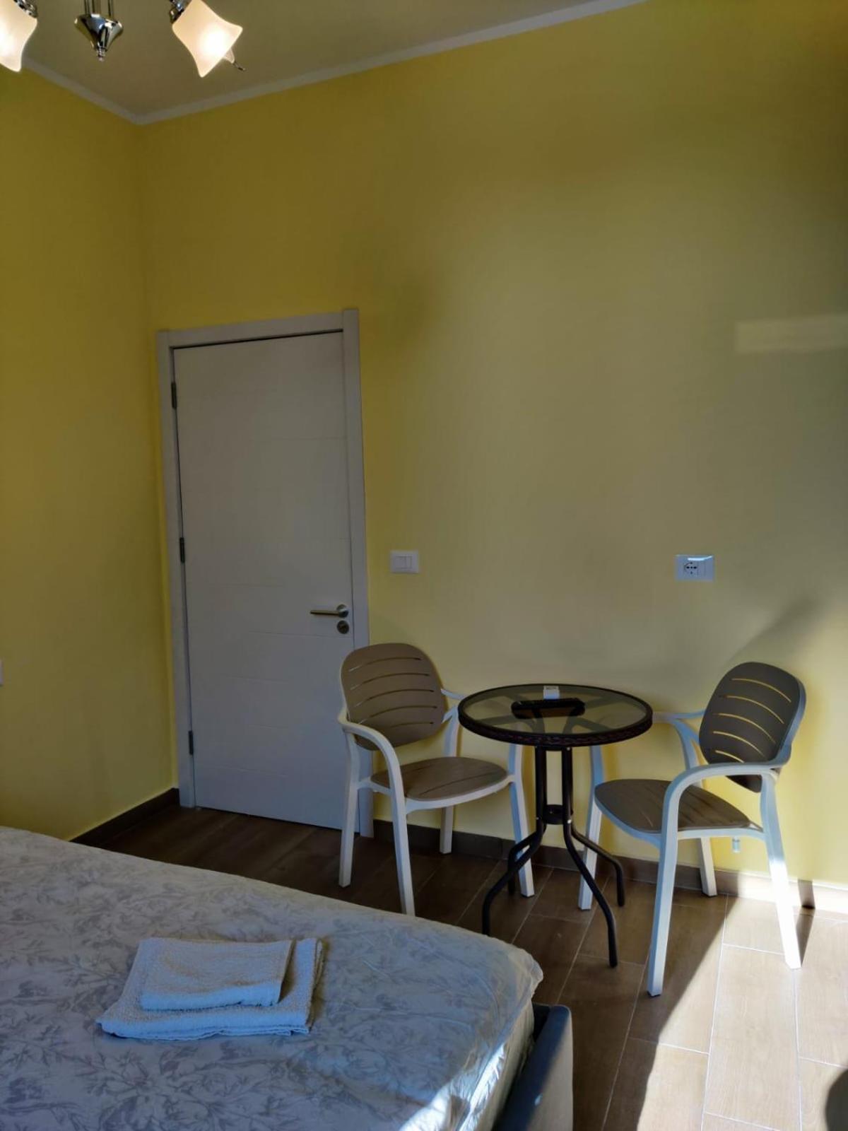 Couette-café Auto Tana Tirana